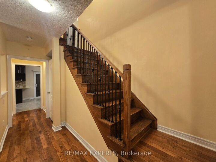 Property Photo:  48 Dunvegan Crescent  ON L7A 2Y2 