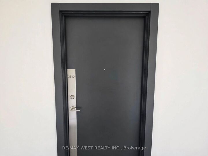 Property Photo:  7895 Jane Street 3610  ON L4K 0K2 