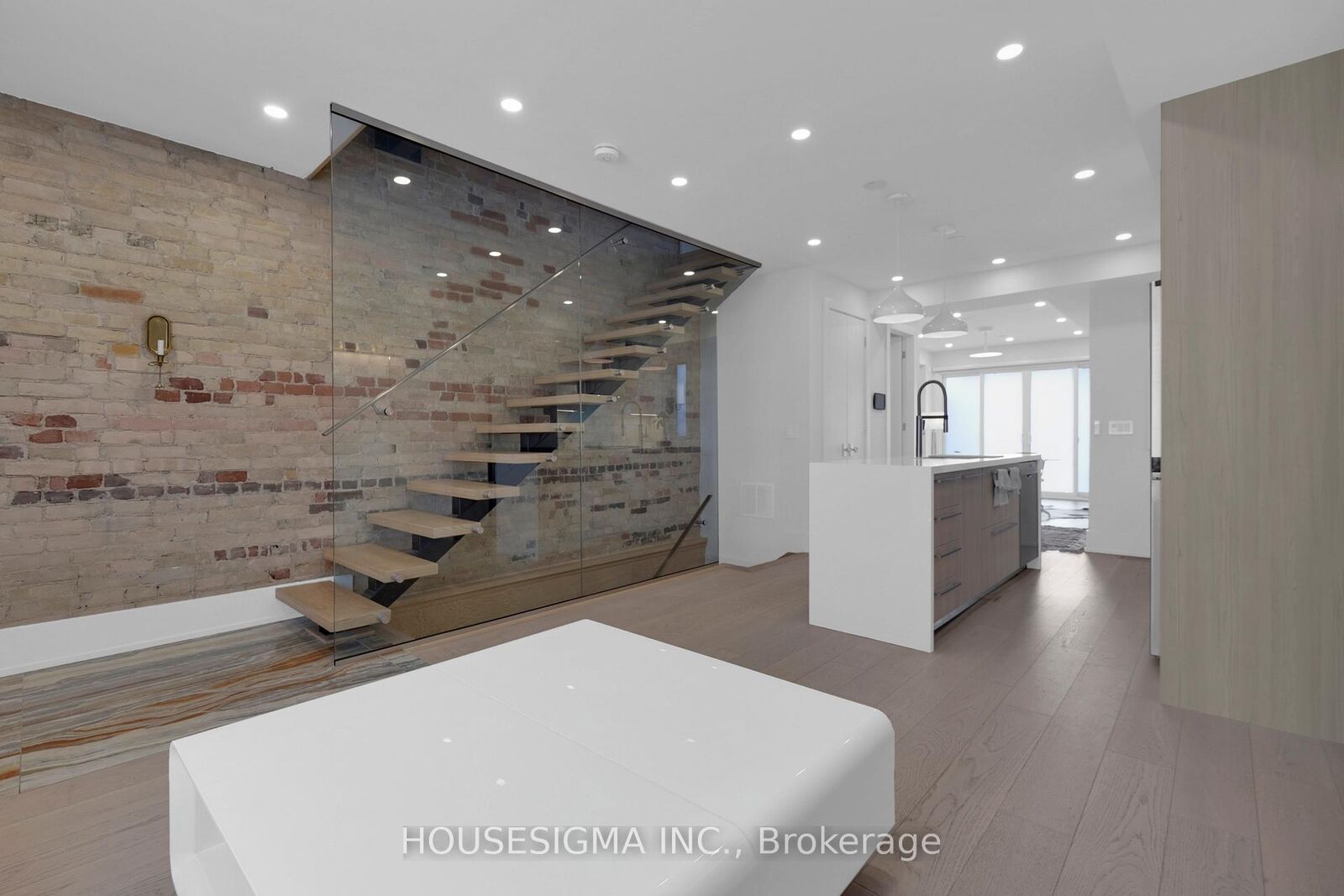 Property Photo:  274 Roxton Road Main  ON M6G 3P9 