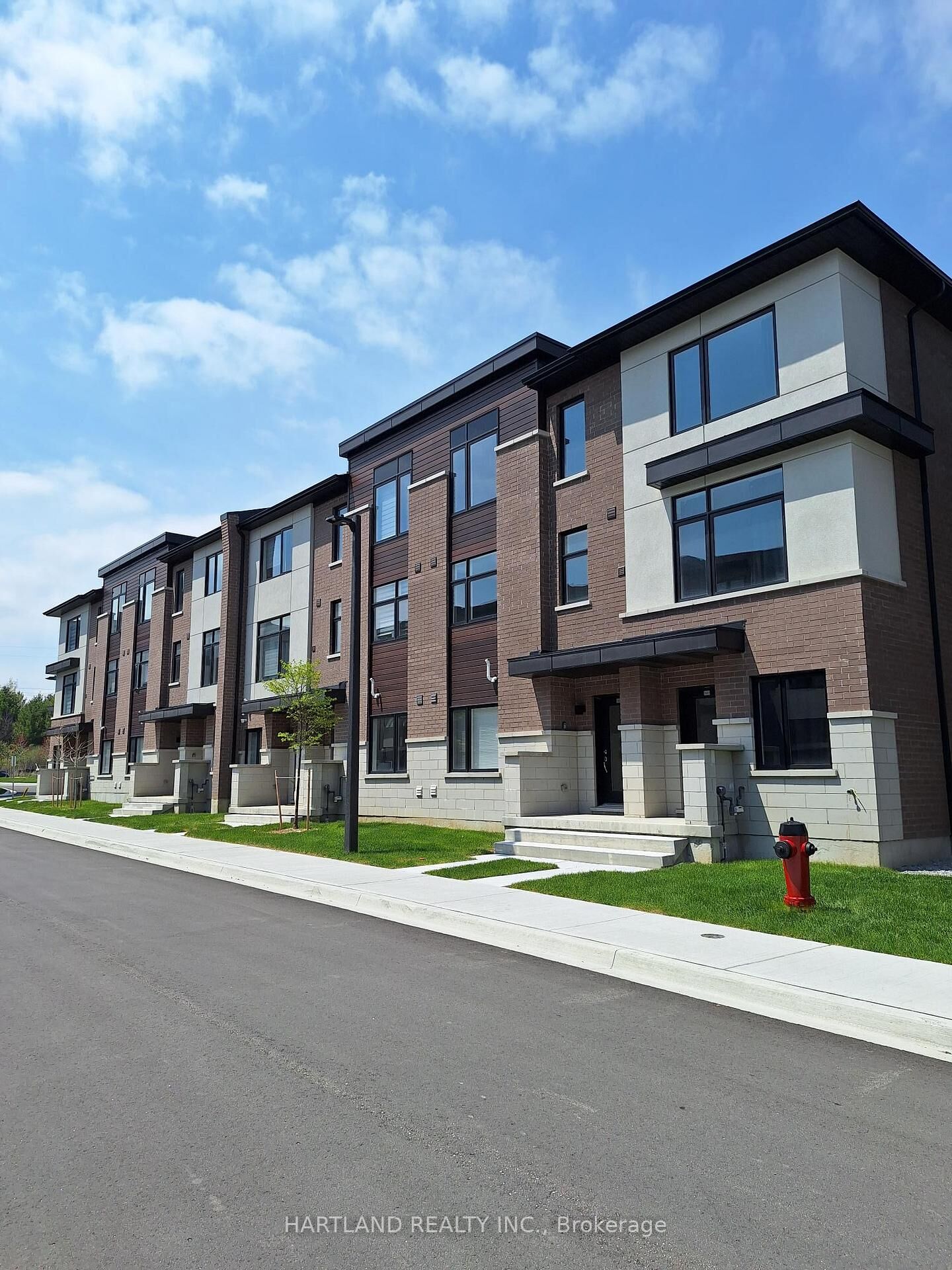 Property Photo:  1695 Dersan Street 104  ON L1X 0S9 