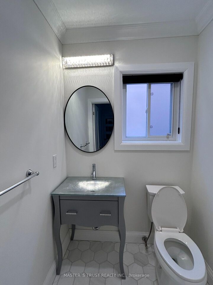 Property Photo: 15 Mirando Street ON L4S 2W8