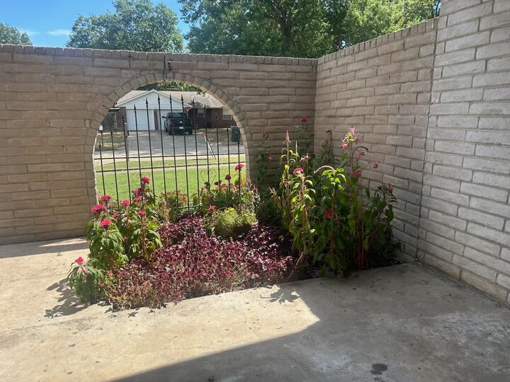 Property Photo:  601 Queens Road  OK 74403 