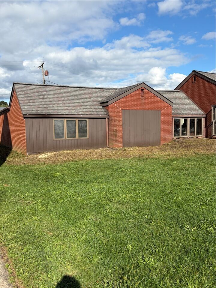 Property Photo:  1830 Lincoln Ave  PA 15650 
