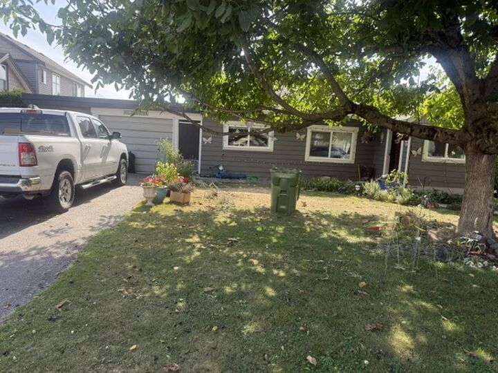 Property Photo:  46612 Maple Avenue  BC V2P 2K2 