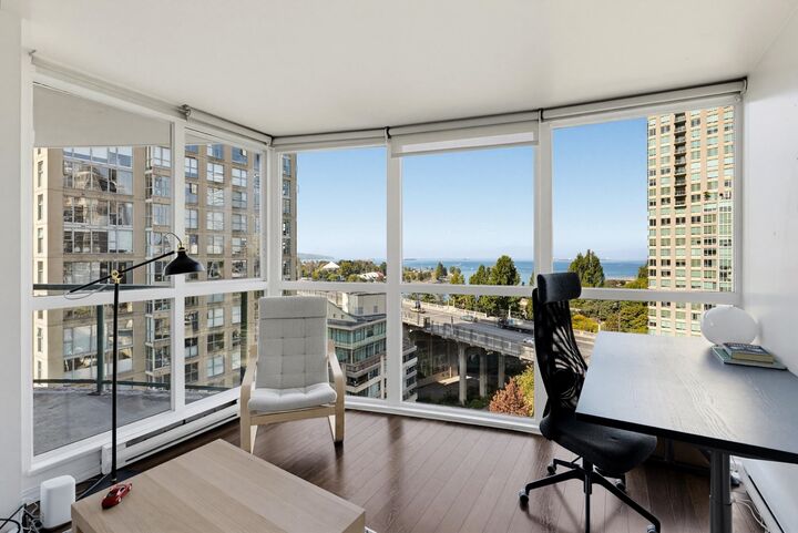 Property Photo:  907 Beach Avenue 1401  BC V6Z 2R3 