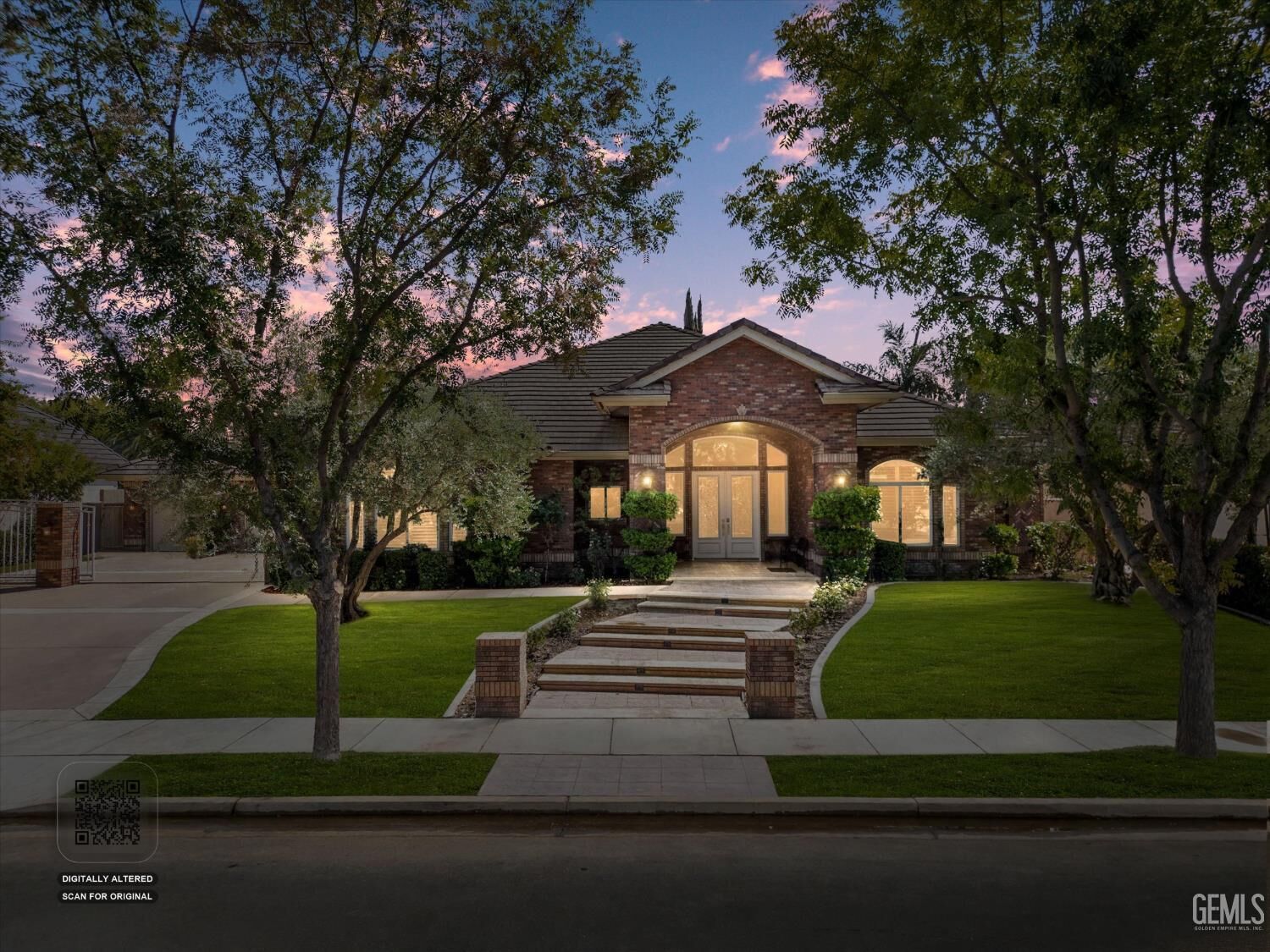 Property Photo: 1910 Heaton Street CA 93311