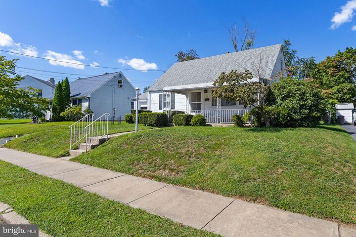 Property Photo:  6 Weston Road  NJ 08618 