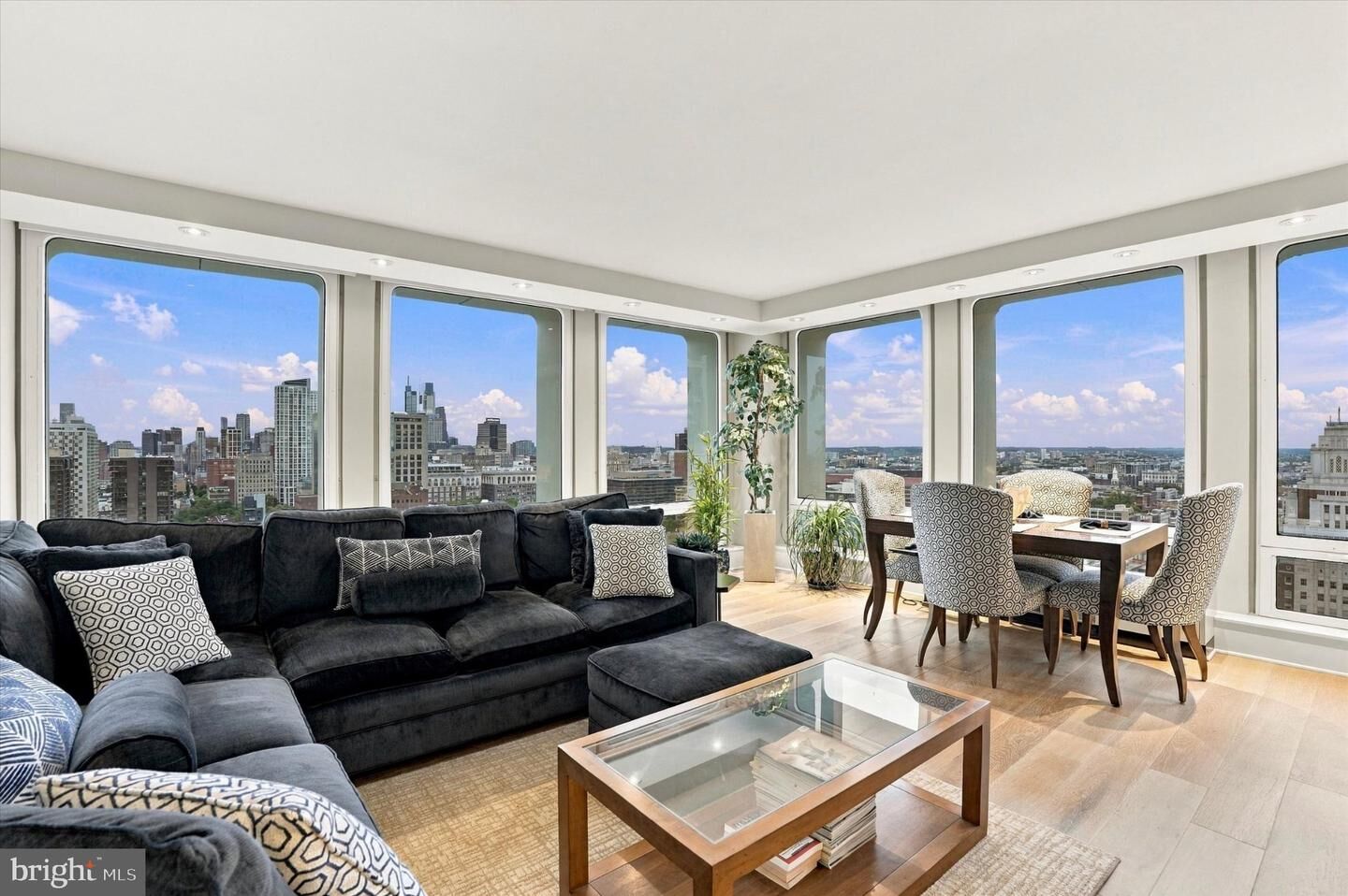 Property Photo:  210 Locust Street 28G  PA 19106 