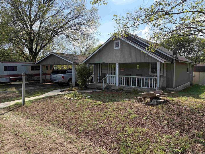 Property Photo:  215 Robins Avenue  AR 71960 