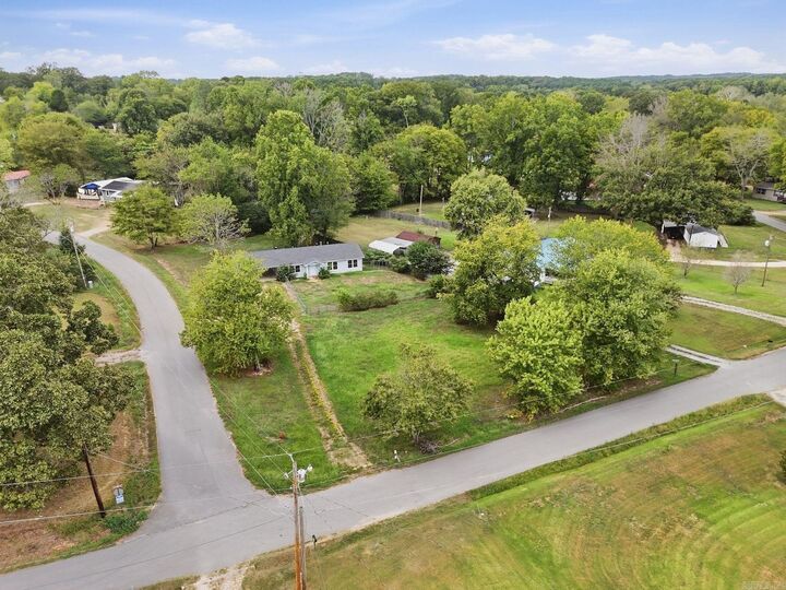 Property Photo:  1424 Lockhart Street  AR 72015 