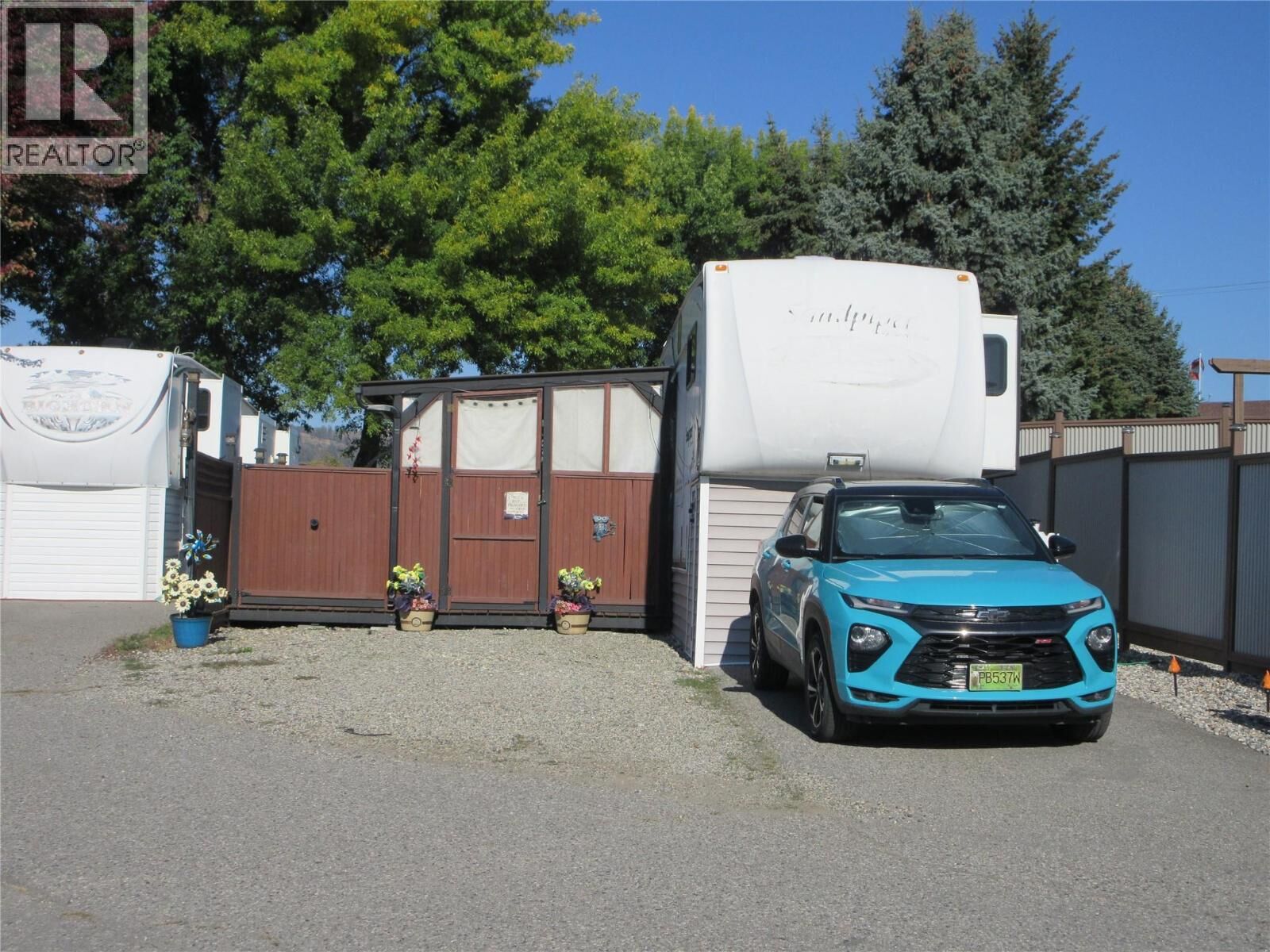 Property Photo: 415 Commonwealth Road 18 BC V4V 1P4