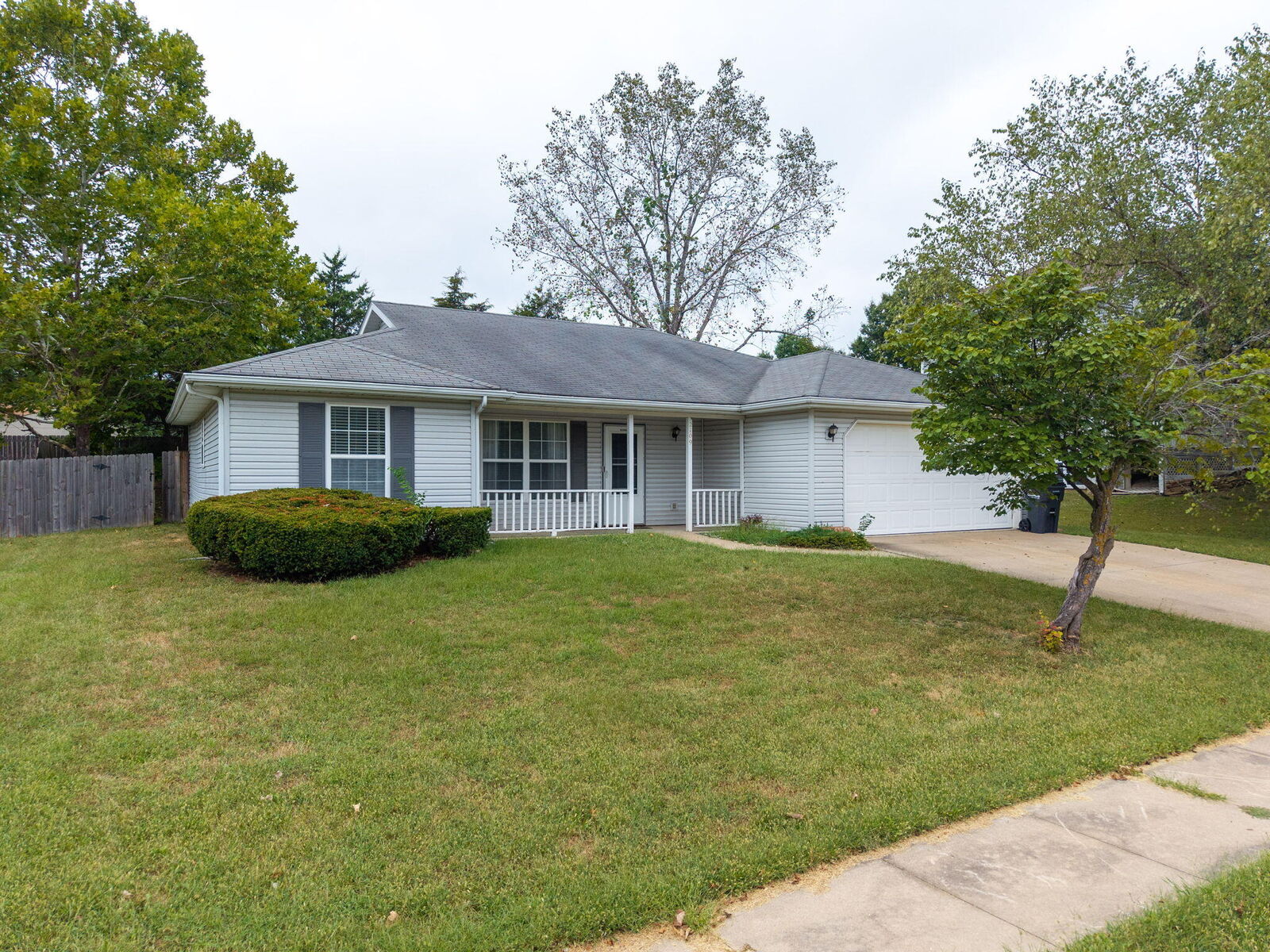 Property Photo: 2109 Osage Dr MO 65202