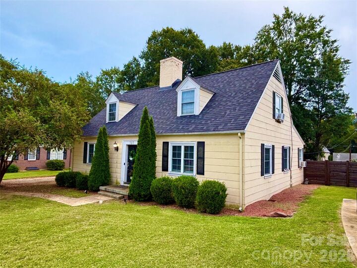 Property Photo: 707 W Barr Street SC 29720