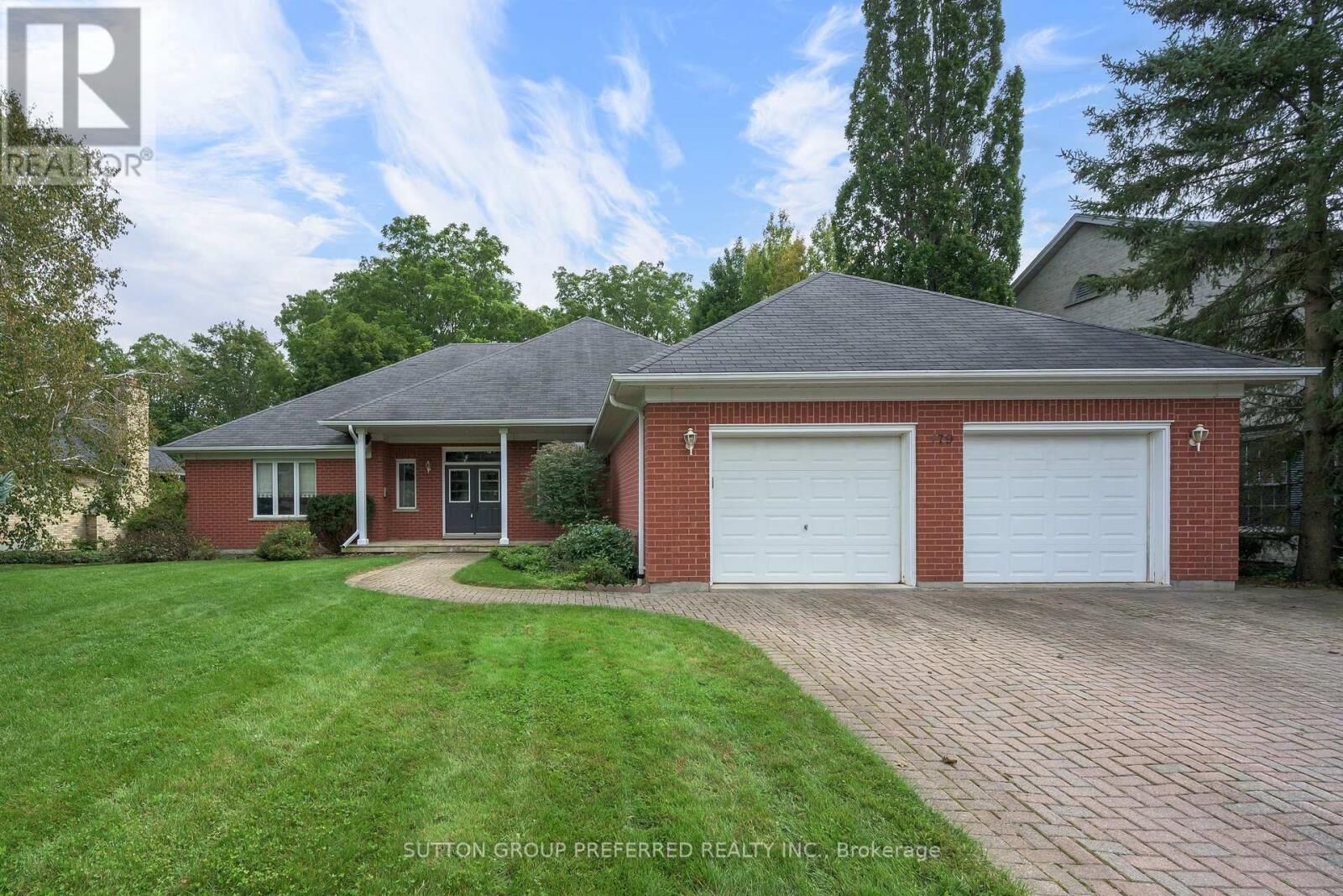Property Photo: 179 Carriage Hill Drive North ON N5X 3W8