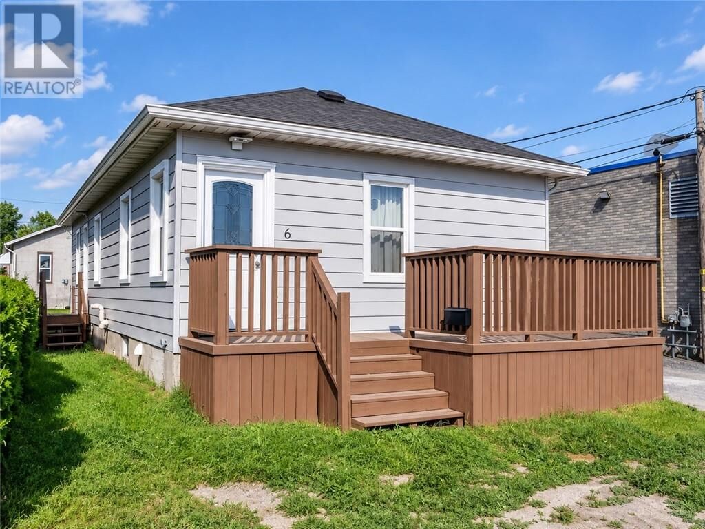 Property Photo:  6 & 6A Quinn St  ON P3C 1A5 