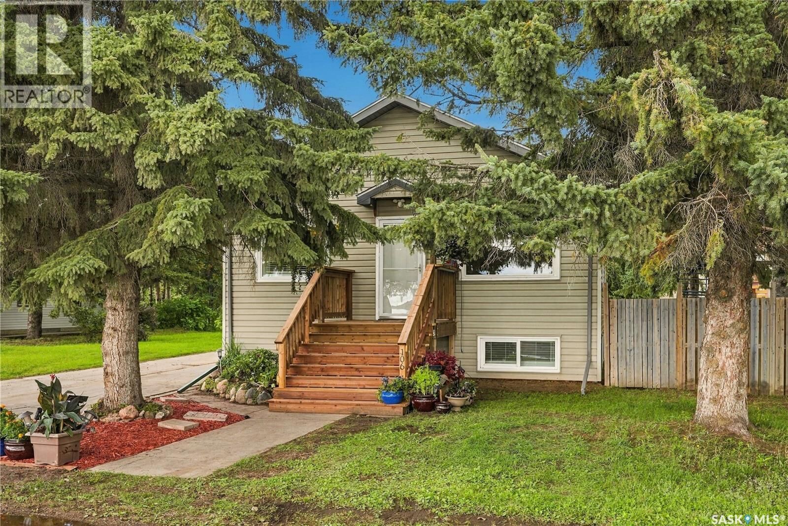 Property Photo:  106 5th Avenue W  SK S0J 0J0 