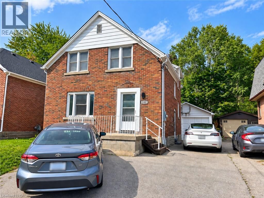 Property Photo:  132 Bridgeport Road East Upper  ON N2J 2X4 
