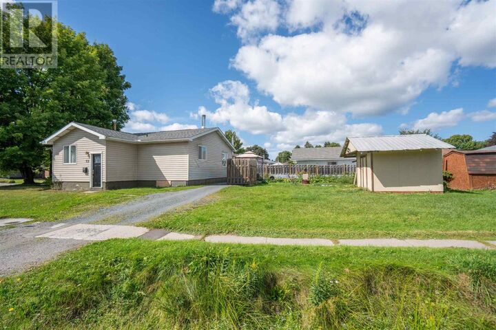 Property Photo:  151 Chicora Cres  ON P6A 5T1 