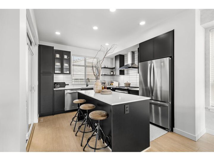 Property Photo:  2891 Montrose Avenue 29  BC N0N 0N0 