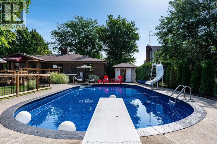 Property Photo:  105 Pointe West Drive  ON N9V 3P1 