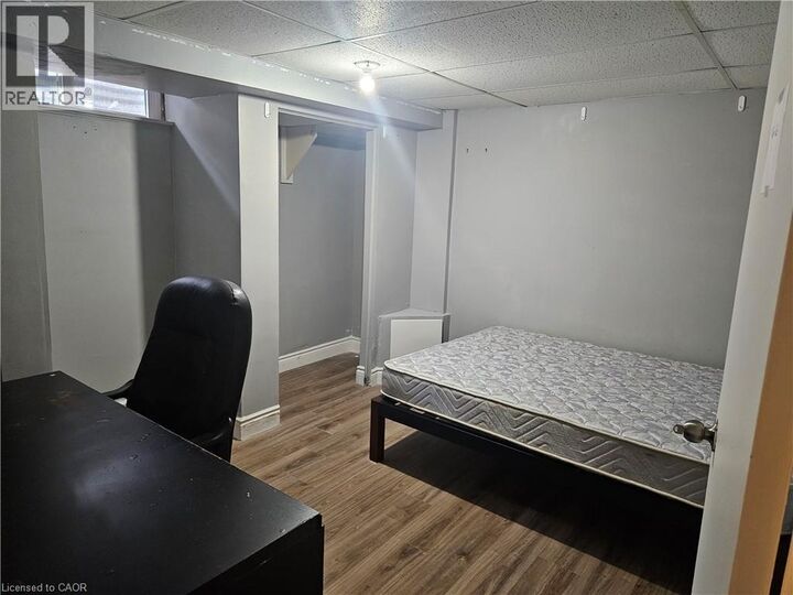 Property Photo:  409 Castlegrove Place Room 6  ON N6G 1L1 