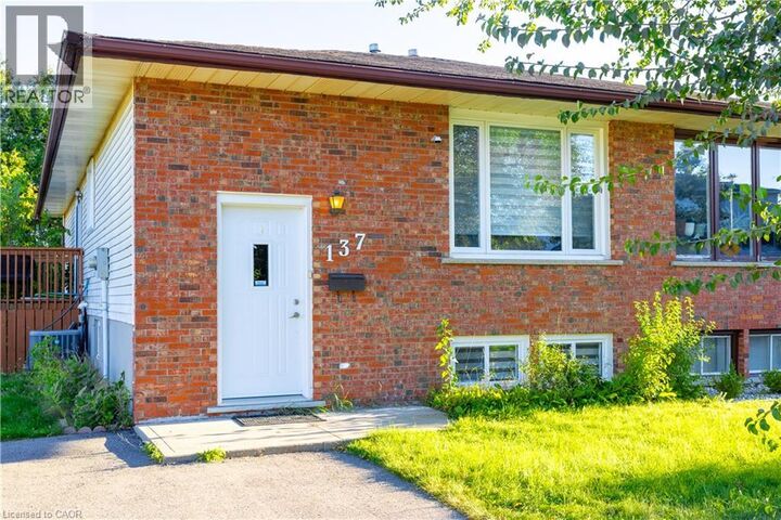 Property Photo:  137 Nickolas Crescent  ON N3C 3L7 