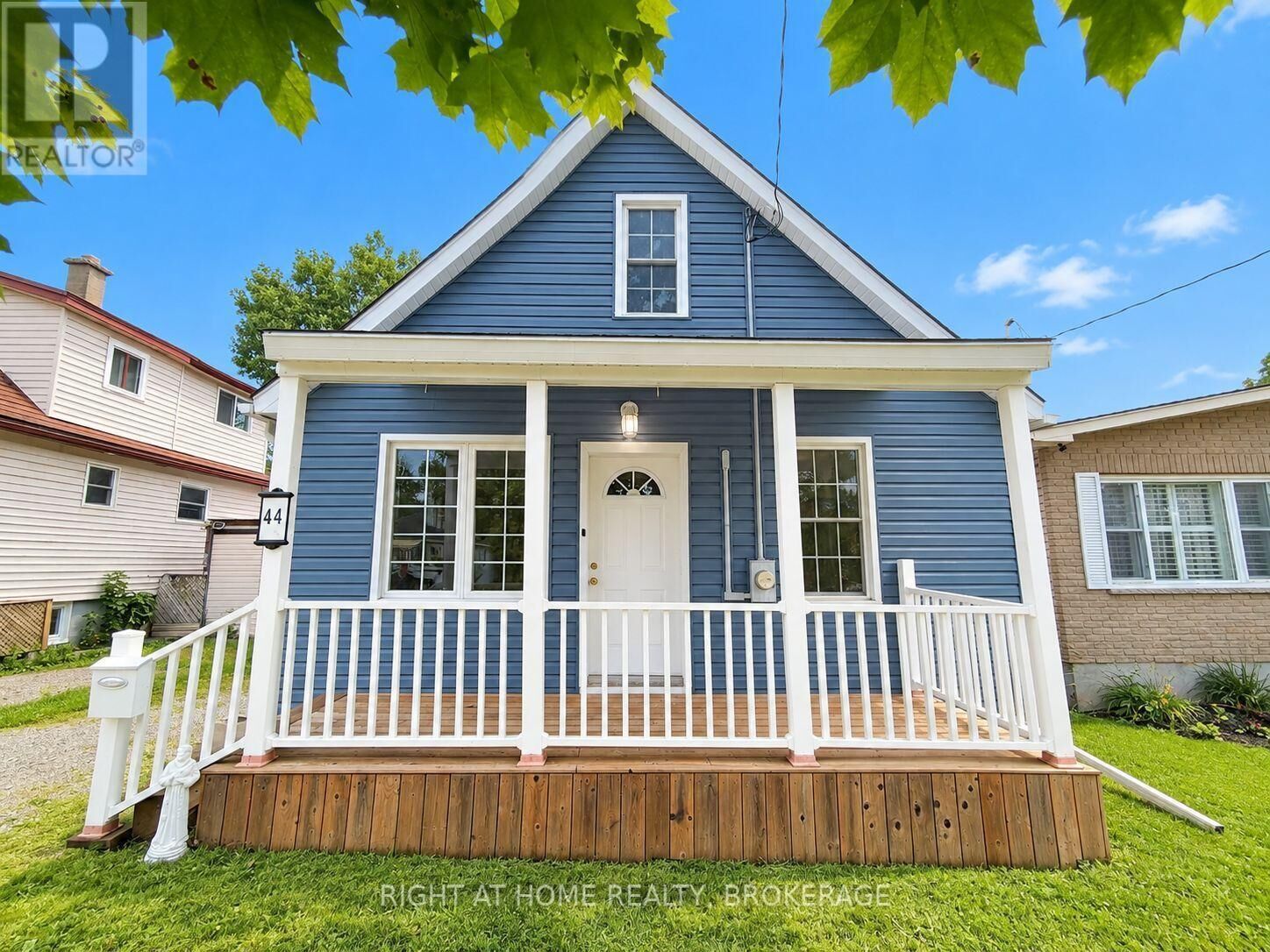 Property Photo:  44 Cumming Street  ON L2S 1H9 