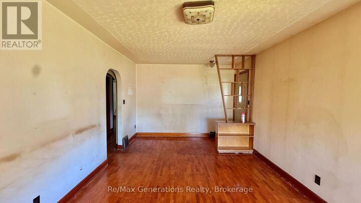 Property Photo: 1019 Francis Street West ON P7E 4E8
