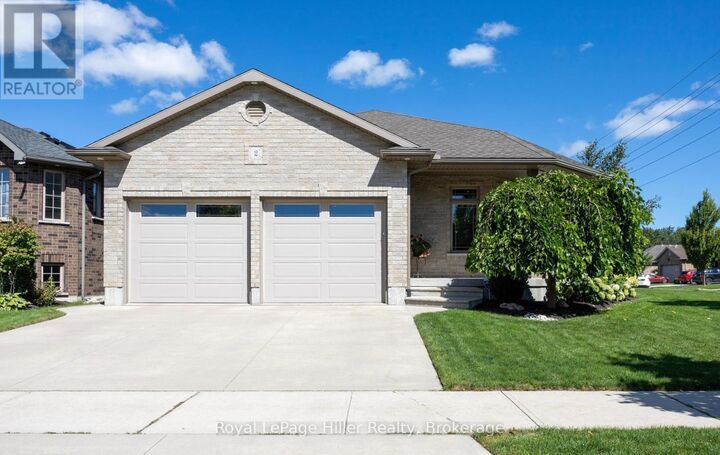 Property Photo:  2 Findlay Place  ON N5A 0A7 