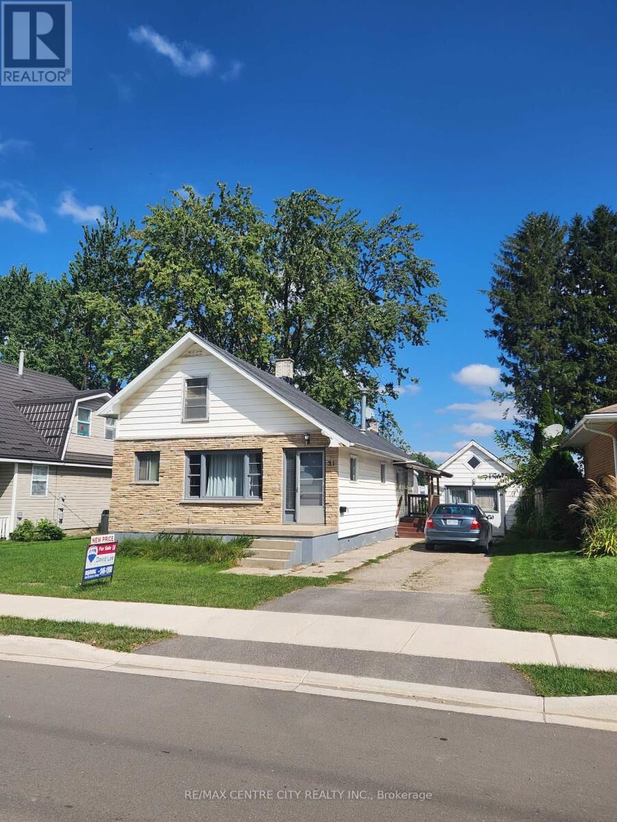Property Photo:  31 Queen Street  ON N7G 2H5 