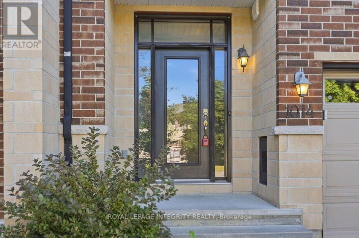 Property Photo:  1014 Ottenbrite Crescent  ON K2T 0G2 
