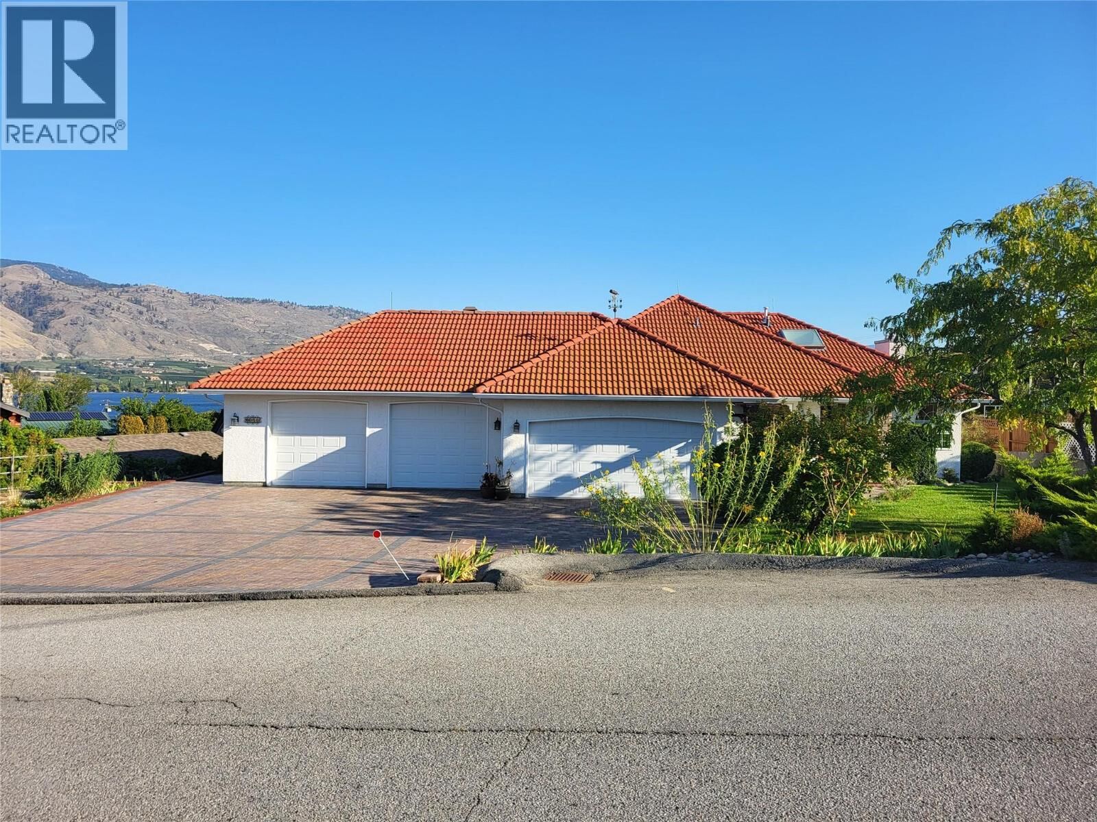 Property Photo: 8311 92nd Avenue BC V0H 1V2