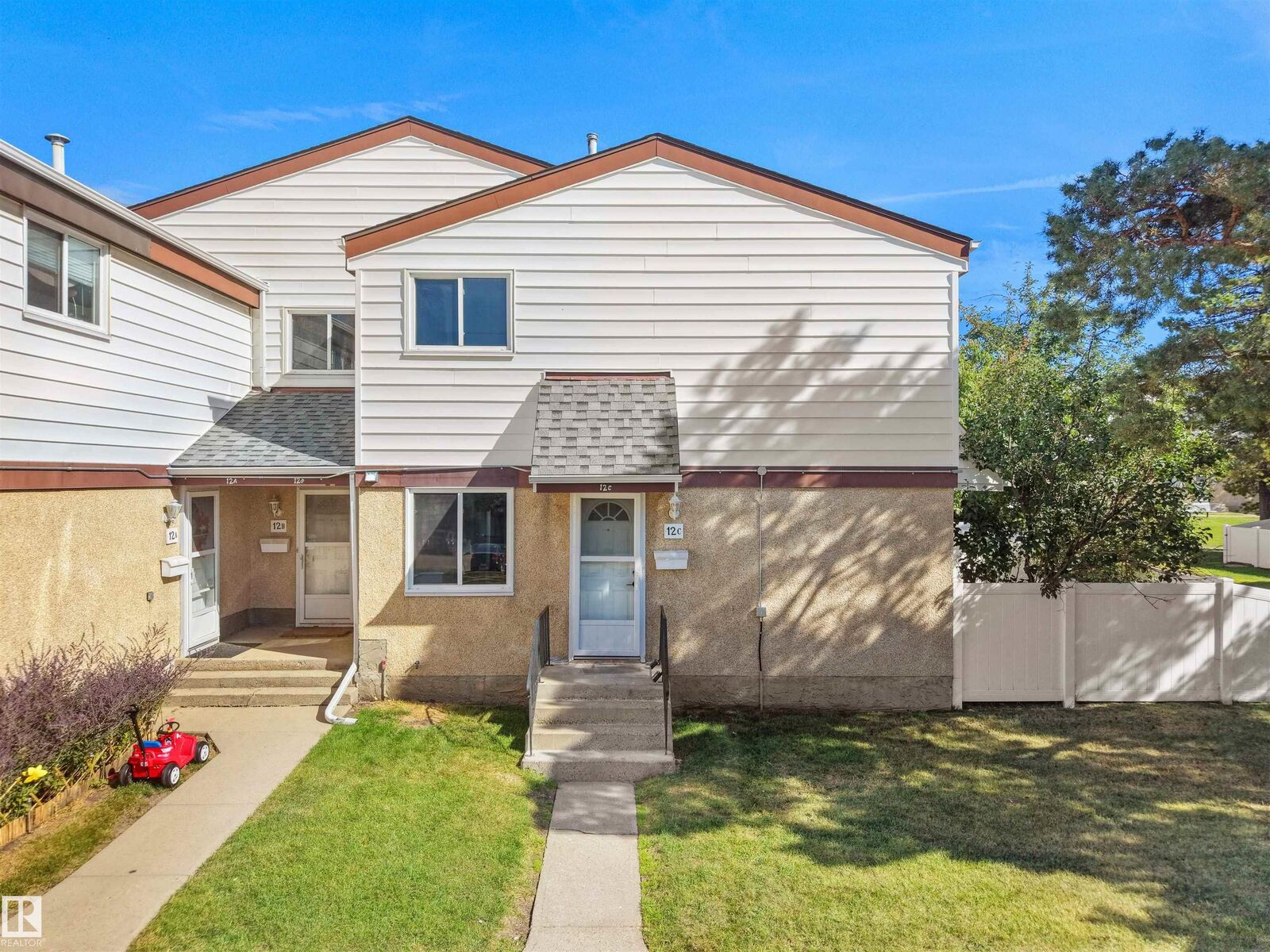 Property Photo:  12C Twin Terrace NW  AB T6K 1V4 