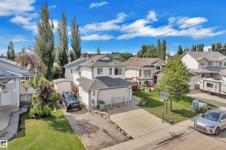 Property Photo: 4006 53 AB T4X 1N4