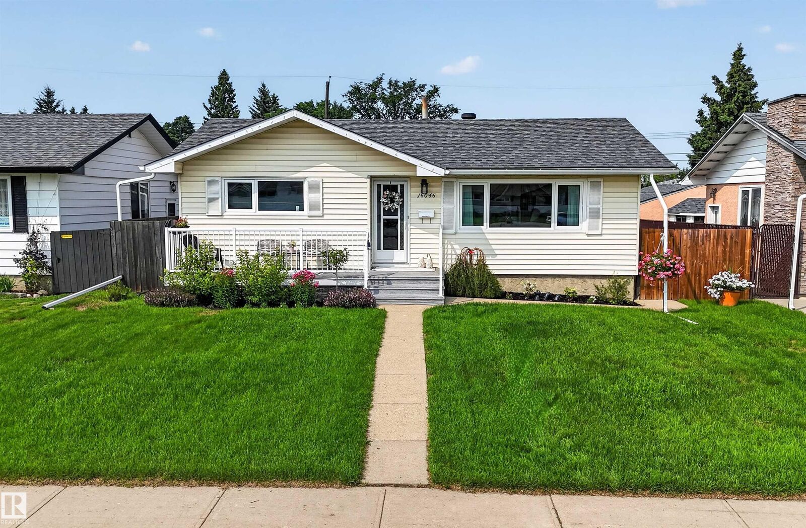 Property Photo:  16046 95 Avenue NW  AB T5P 0A7 