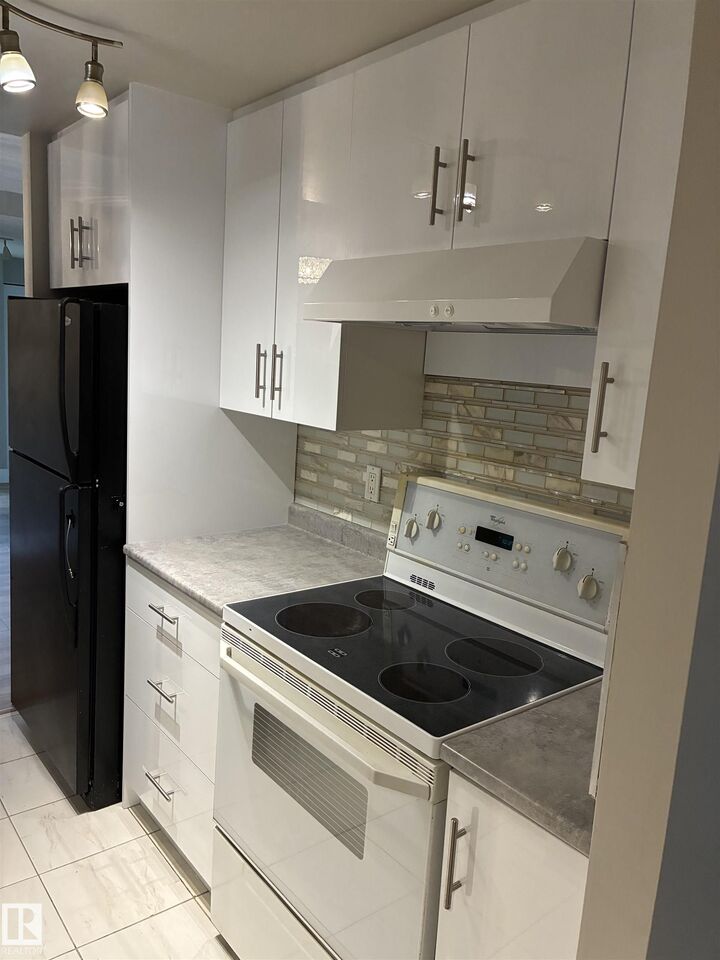 Property Photo:  11211 85 Street NW 503  AB T5B 4T7 