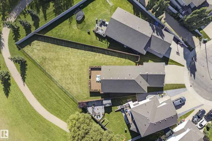 Property Photo:  27 Silverstone Drive  AB T7Z 0E8 