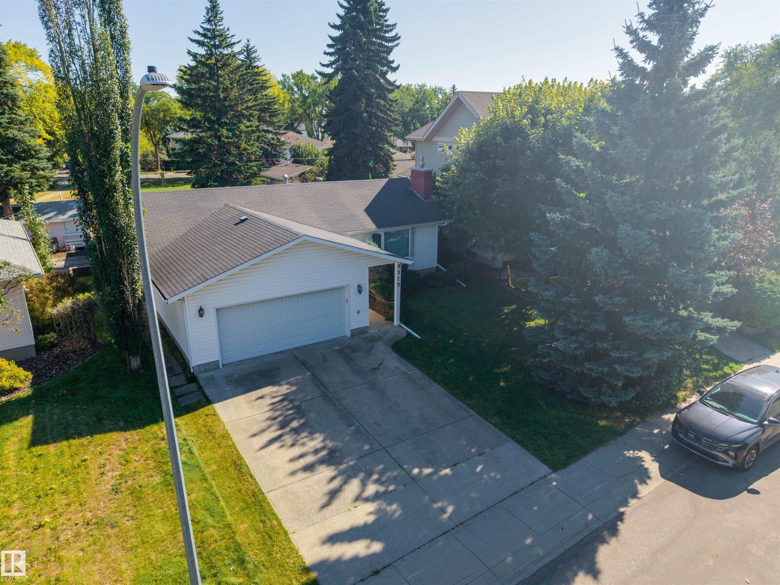 Property Photo:  9319 147 Street NW  AB T5R 0Y8 