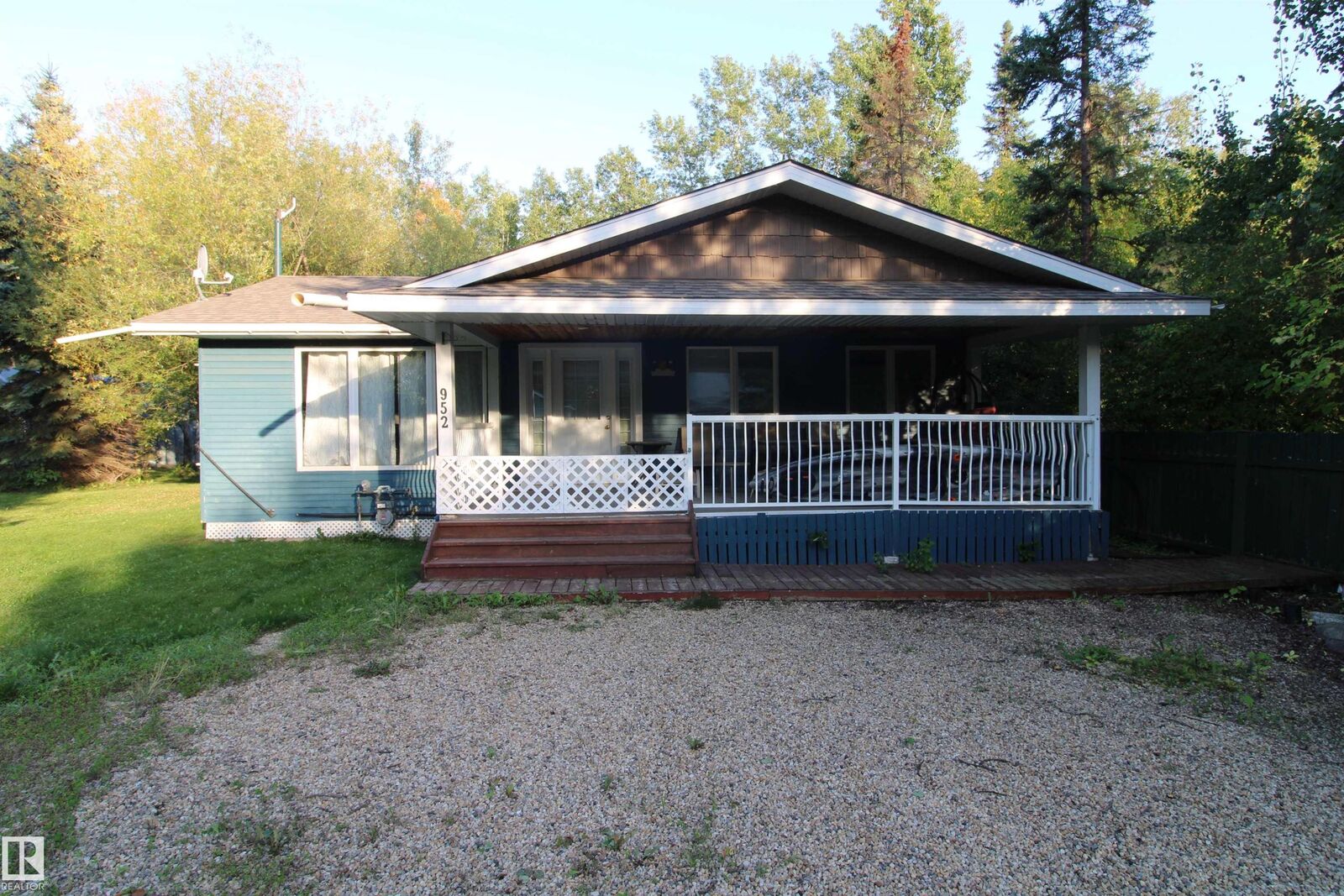 Property Photo:  952 9 Street  AB T0E 1A0 