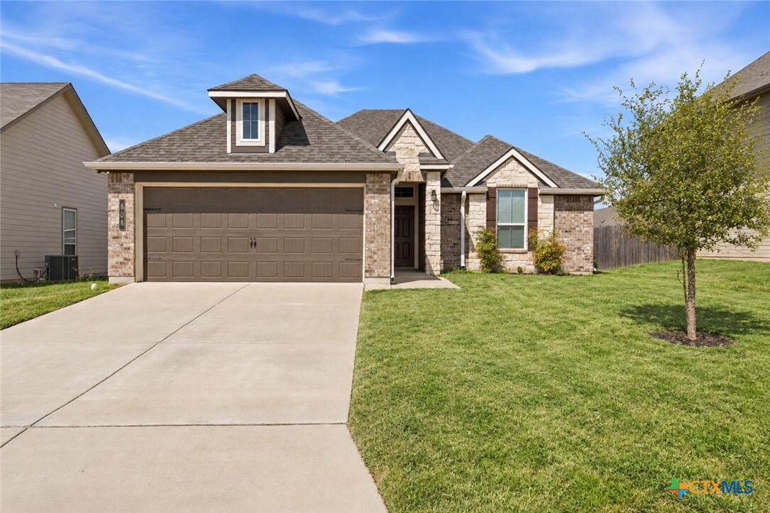 Property Photo: 808 Fallbrook Drive TX 76502
