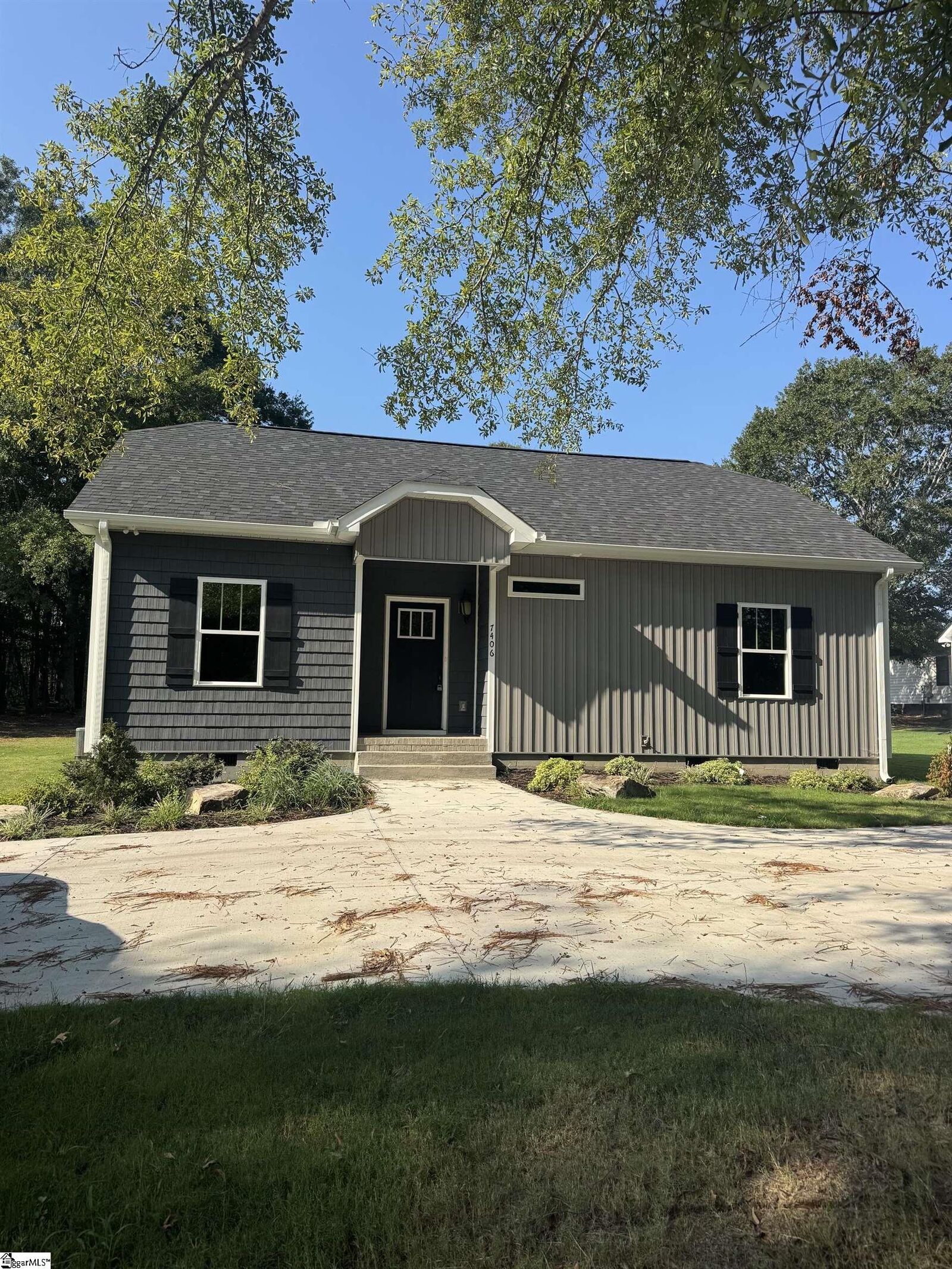 Property Photo:  7406 S Pine Street  SC 29372 