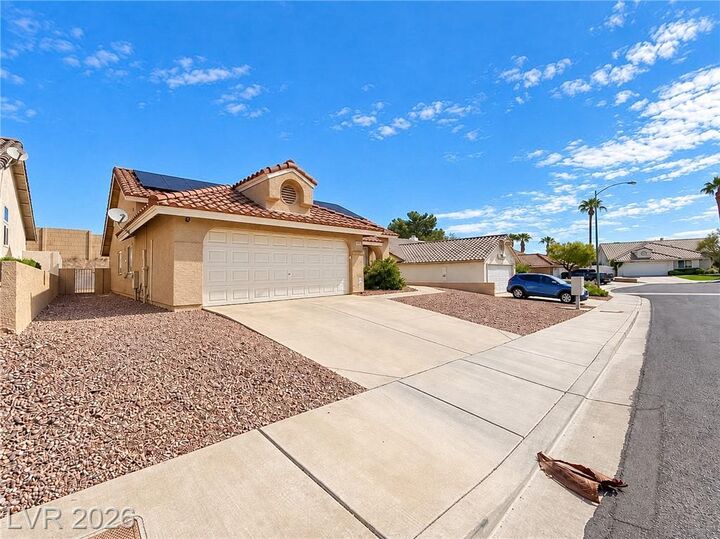 Property Photo: 978 Hunters Run Drive NV 89002