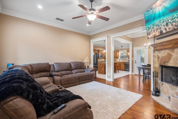 Property Photo: 2308 Pittman Ln TX 75771