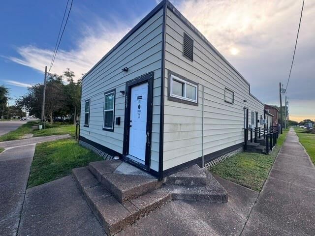 Property Photo: 2507 3rd Avenue N TX 77590