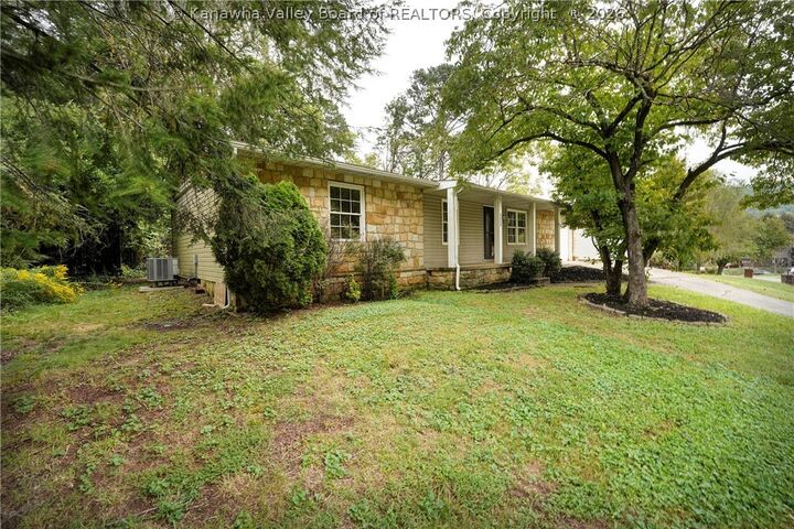 Property Photo:  5423 Karen Circle  WV 25313 