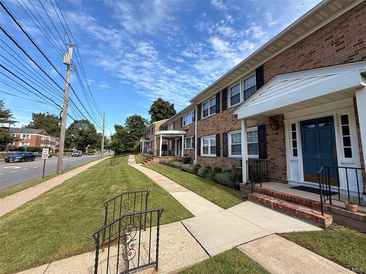 Property Photo:  240 Broadway S 6B  NY 10591 