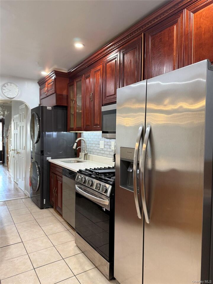 Property Photo:  2944 Lurting Avenue  NY 10469 
