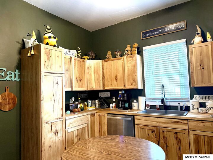 Property Photo:  401 10th St N  IA 50459 