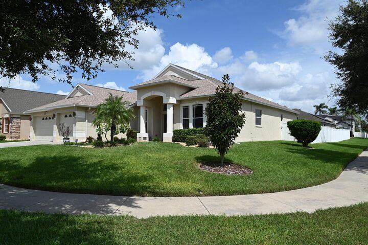 Property Photo: 13620 Artesa Bell Drive FL 33579