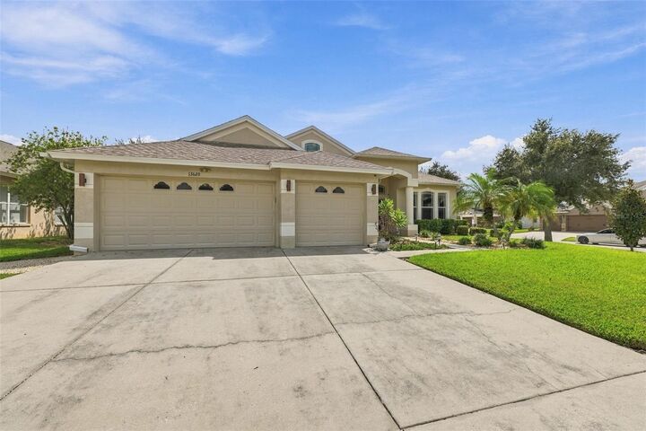 Property Photo: 13620 Artesa Bell Drive FL 33579